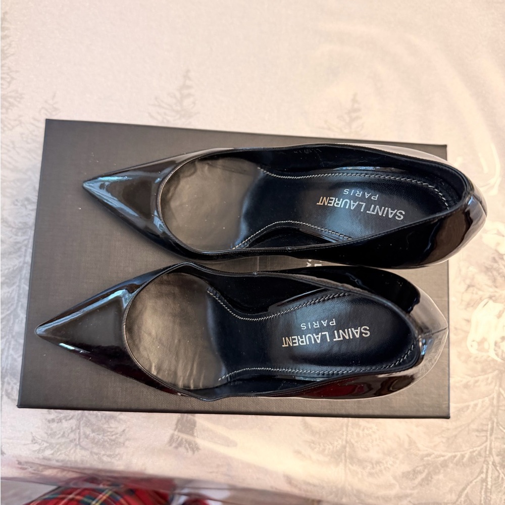 Saint Laurent Glossy Black Heels with Logo Detail - Picture 4 of 8